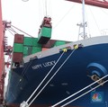 Aktifitas kapal ekspor impor di Pelabuhan Tanjung Priok, Jakarta, Senin (15/3/2021). Bandan Pusat Statistik (BPS) merilis laporan ekspor dan impor tecatat US$ 15,27miliar atau mengalami kenaikan 8,56% dibandingkan pada Februari 2020 (year-on-year/YoY