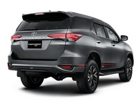 Innova-Fortuner Bakal Pajak 0%, Kalau Pajero-CR-V Bagaimana?
