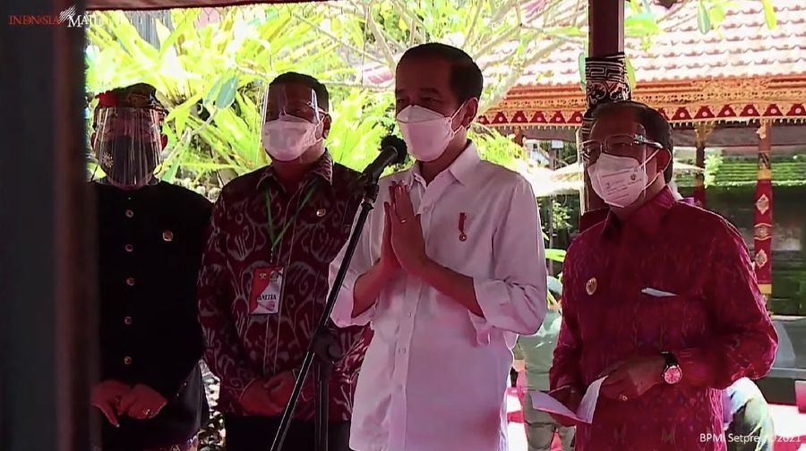 Presiden Jokowi Tinjau Vaksinasi Massal, Gianyar - Bali, (16/3/2021). (Tangkapan layar Youtube Setpres RI)