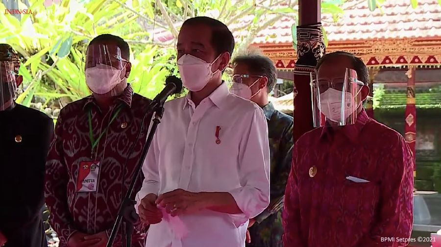 Presiden Jokowi Tinjau Vaksinasi Massal, Gianyar - Bali, (16/3/2021). (Tangkapan layar Youtube Setpres RI)