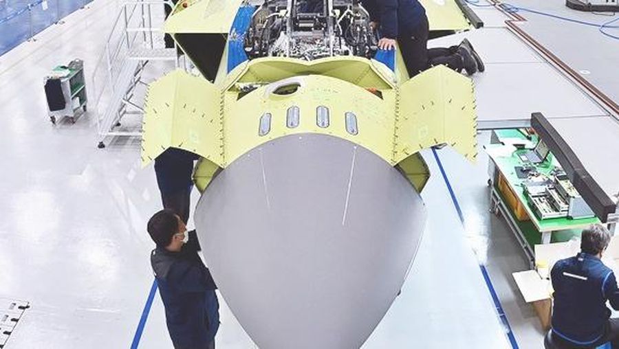 Pekerja sedang merakit KF-X di KAI di Sacheon . (Photo via Korea Aerospace Industries Ltd.(KAI))