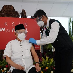 Vaksinasi Covid-19 Saat Ibadah Puasa, Batal Atau Enggak Nih?