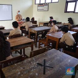 Nadiem Ngotot Sekolah Tatap Muka Segera Dibuka, Bunda Setuju?