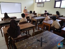 Dihantam Covid, Upah Pengajar Hingga PNS Terpaksa Turun