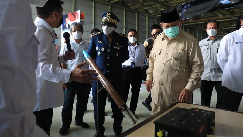 Menhan Prabowo serahkan Pesawat karya anak bangsa CN235-220 kepada AU Senegal (Dok. Kemhan)