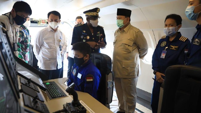 Menhan Prabowo serahkan Pesawat karya anak bangsa CN235-220 kepada AU Senegal (Dok. Kemhan)