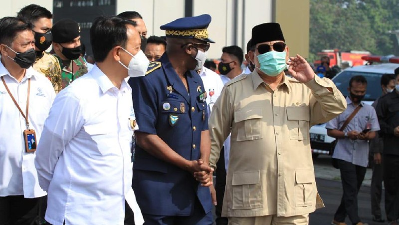 Menhan Prabowo serahkan Pesawat karya anak bangsa CN235-220 kepada AU Senegal (Dok. Kemhan)