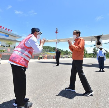 Detik-detik Presiden Jokowi Resmikan Bandara Toraja Rp800 M