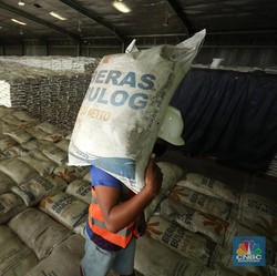 Harga Beras Terus Terbang, Saatnya Bulog Kosongkan Gudang?