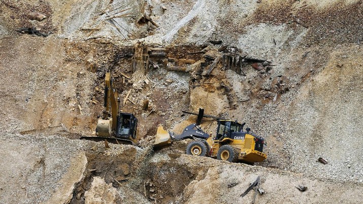 FILE - In this Aug. 12, 2015, file photo, Environmental Protection Agency contractors repair damage at the site of the Gold King mine spill of toxic wastewater outside Silverton, Colo. The Environmental Protection Agency had no rules for working around old mines when the agency inadvertently triggered the massive spill from the Colorado mine that polluted rivers in three states, government investigators said Monday, June 12, 2017. (AP Photo/Brennan Linsley, File)