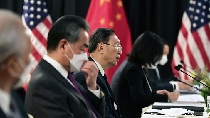 Chinese Communist Party foreign affairs chief Yang Jiechi, center, and China's State Councilor Wang Yi, second from left, speak at the opening session of US-China talks at the Captain Cook Hotel in Anchorage, Alaska, Thursday, March 18, 2021. (Frederic J. Brown/Pool via AP)