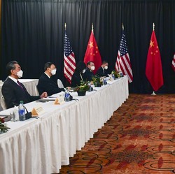 Tegang Banget! Intip Potret Pertemuan AS-China di Alaska