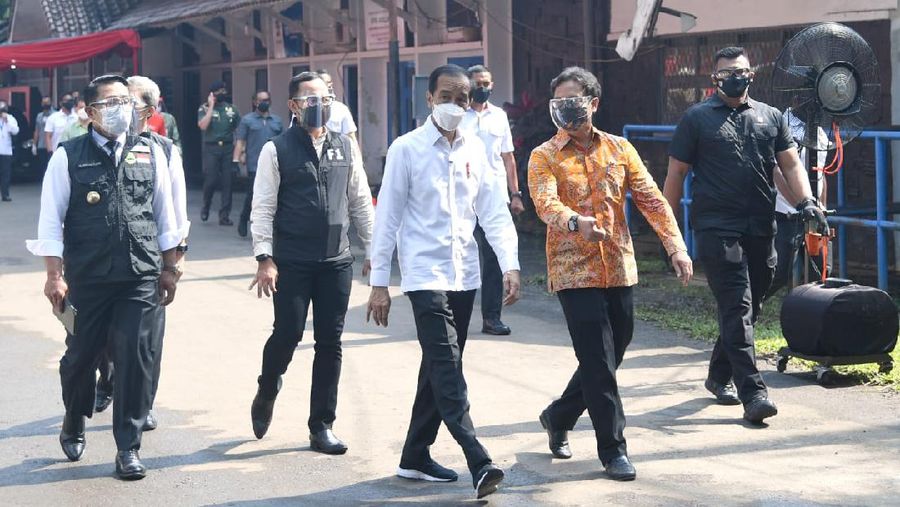 Presiden Joko Widodo Tinjau Vaksinasi Kota Bogor (Biro Pers Sekretariat Presiden/ Lukas)