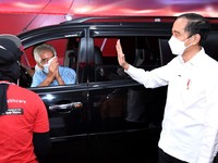 Jokowi Sebut Vaksin AstraZeneca Siap Digunakan di Wilayah Ini