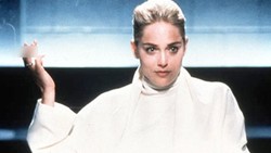 Curhat Sharon Stone Gaji Beda Jauh dengan Michael Douglas di Basic Instinct
