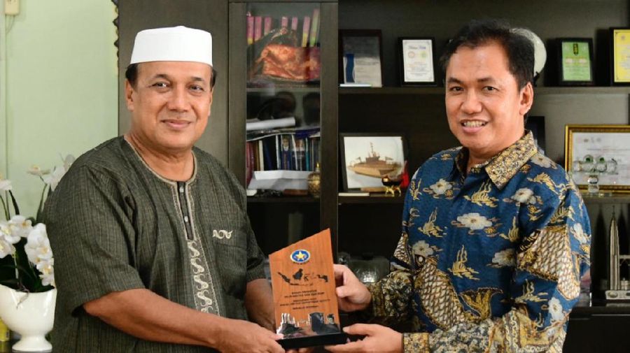 Dalam rangka menindaklanjuti nota kesepahaman (MoU) antara Badan Pengatur Hilir Minyak dan Gas (BPH Migas) dan Universitas Sriwijaya (Unsri), Kepala BPH Migas M. Fanshurullah beserta tim melakukan audiensi dengan Rektor Unsri Prof. Dr. Ir. Anis Saggaff, MSCE. beserta Wakil Rektor Unsri Bidang Akademik Prof. Ir. Zainuddin Nawawi, Ph.D , Wakil Rektor Bidang Umum, Kepegawaian, dan Keuangan Dr. Taufiq Marwa, S.E., M.Si , Wakil Rektor Bidang Kemahasiswaan dan Alumni Iwan Stia Budi, S.KM., M.Kes , dan Wakil Rektor Bidang Perencanaan dan Kerjasama Ir. H. Muhammad Said, M.Sc, Ph.D (19/03/2021).