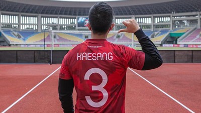 Kaesang Kaesang mengenakan seragam Persis Solo