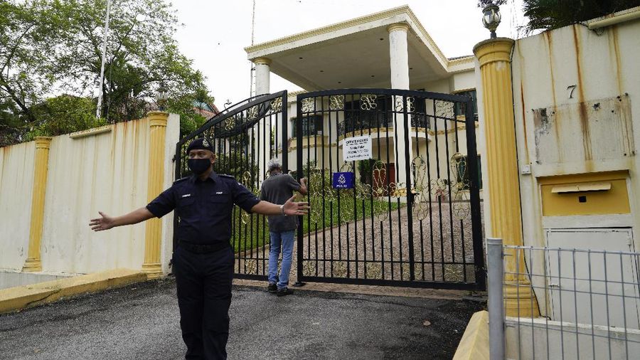 A bus carrying staffs of the North Korean embassy leaves the embassy compound in Kuala Lumpur, Sunday, March 21, 2021. Malaysia on Friday ordered all North Korean diplomats to leave the country within 48 hours, an escalation of a diplomatic spat over Malaysia's move to extradite a North Korean suspect to the United States on money laundering charges. (AP Photo/Vincent Thian)