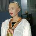 Robot Sophia Lelang Lukisan Pertamanya Pakai NFT