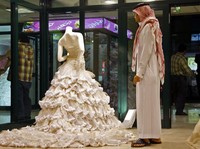 Mengharukan! Baru Menikah 3 Hari, Suami Istri ini Terpisah 60 Tahun