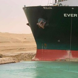 Terusan Suez Mampet, Rupiah Bisa Ikut Kena Masalah!