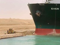 Terusan Suez Mampet, Rupiah Bisa Ikut Kena Masalah!