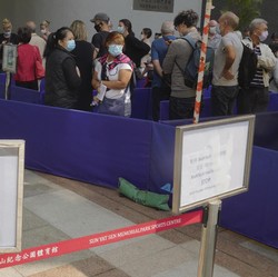Vaksin Rusak, Warga Hong Kong Telanjur Antre Panjang