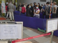 Vaksin Rusak, Warga Hong Kong Telanjur Antre Panjang