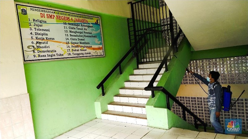 Persiapan Sekolah Tatap Muka di Jakarta (CNBC Indonesia/Tri Susilo)
