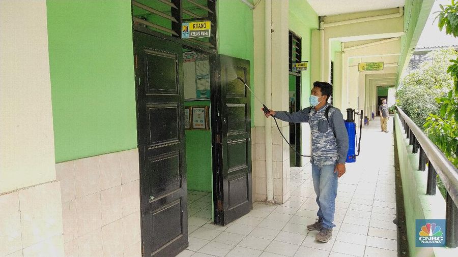 Persiapan Sekolah Tatap Muka di Jakarta (CNBC Indonesia/Tri Susilo)