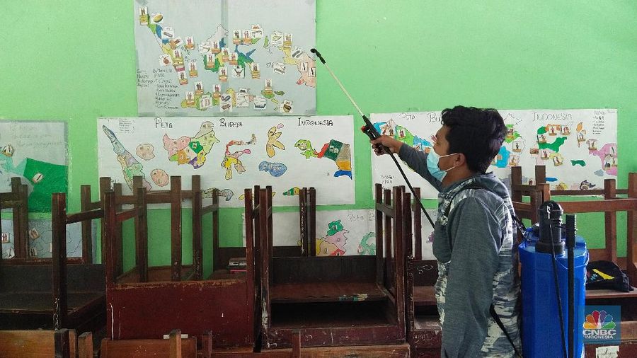 Persiapan Sekolah Tatap Muka di Jakarta (CNBC Indonesia/Tri Susilo)