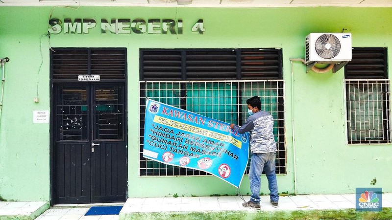 Persiapan Sekolah Tatap Muka di Jakarta (CNBC Indonesia/Tri Susilo)