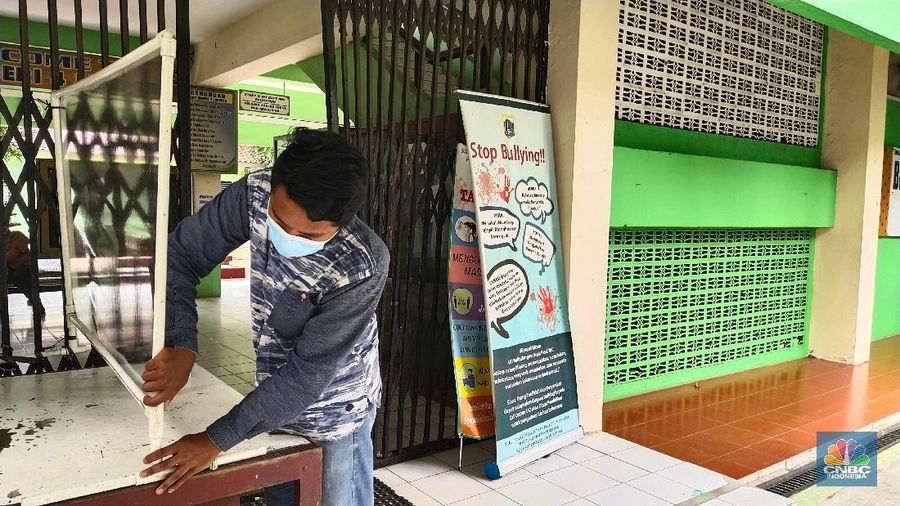 Persiapan Sekolah Tatap Muka di Jakarta (CNBC Indonesia/Tri Susilo)