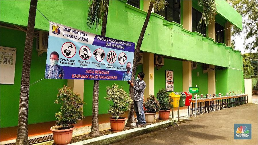 Persiapan Sekolah Tatap Muka di Jakarta (CNBC Indonesia/Tri Susilo)