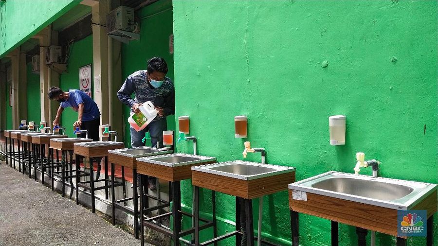 Persiapan Sekolah Tatap Muka di Jakarta (CNBC Indonesia/Tri Susilo)