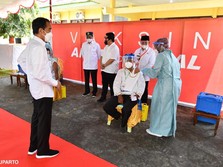 Kata Jokowi, Habis Divaksinasi Covid-19 Ngantuk Sedikit...