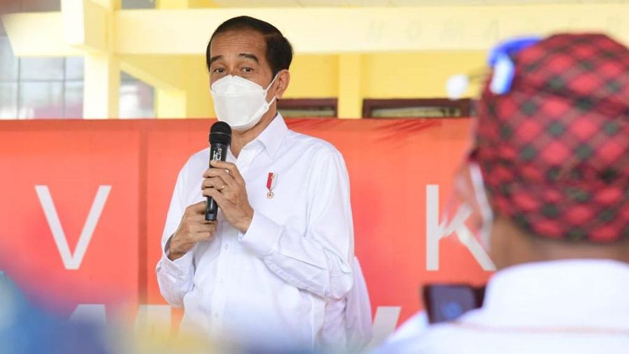 Vaksinasi di kantor kecamatan Kao, Kab Halmahera Utara, Prov Maluku. (Foto: Muchlis Jr - Biro Pers Sekretariat Presiden)