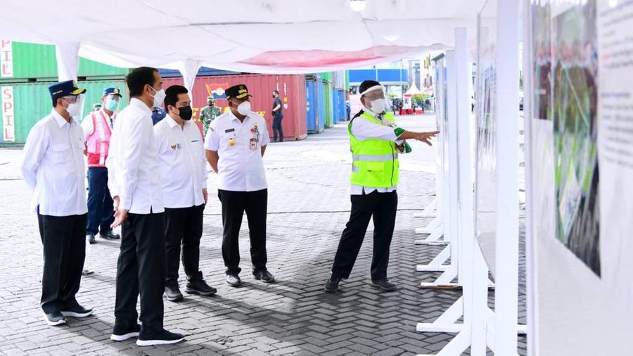 Jokowi di Pelabuhan Ambon (Foto: Muchlis Jr - Biro Pers Sekretariat Presiden)