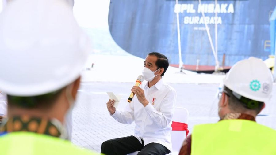 Jokowi di Pelabuhan Ambon (Foto: Muchlis Jr - Biro Pers Sekretariat Presiden)