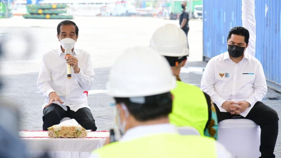 Jokowi di Pelabuhan Ambon (Foto: Muchlis Jr - Biro Pers Sekretariat Presiden)