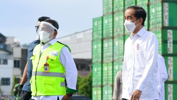Jokowi di Pelabuhan Ambon (Foto: Muchlis Jr - Biro Pers Sekretariat Presiden) Jokowi di Pelabuhan Ambon (Foto: Muchlis Jr - Biro Pers Sekretariat Presiden)
