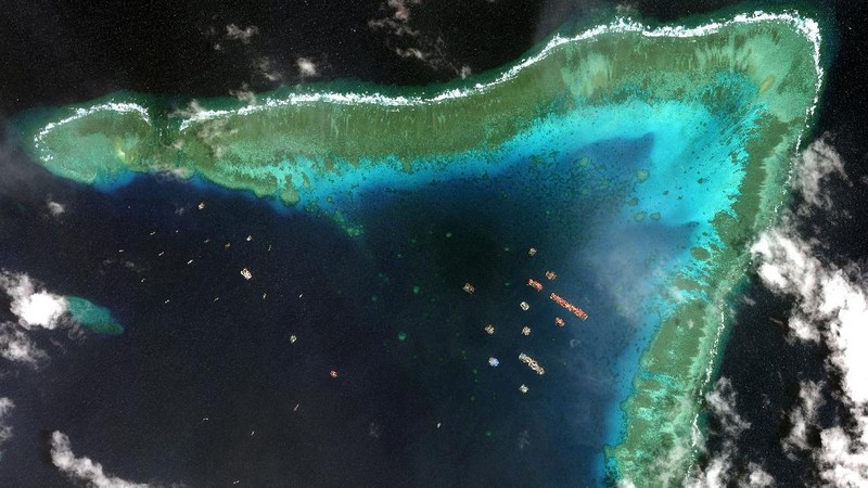 This satellite image provided by Maxar Technologies shows Chinese vessels anchored the Whitsun Reef located in the disputed South China Sea. Tuesday, March 23, 2021. The United States said Tuesday it’s backing the Philippines in a new standoff with Beijing in the disputed South China Sea, where Manila has asked a Chinese fishing flotilla to leave a reef. China ignored the call, insisting it owns the offshore territory. (©2021 Maxar Technologies via AP)