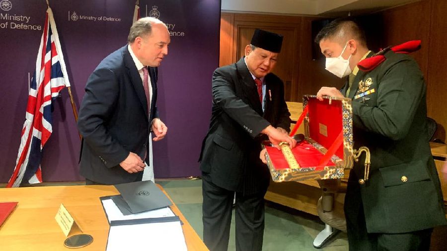 Menteri Pertahanan RI Prabowo Subianto melakukan kunjungan kerja ke London, Inggris, pada 22-24 Maret 2020. Kunjungan dilakukan dalam rangka meningkatkan kerja sama bilateral di bidang pertahanan RI-Inggris. (Dok: Kemenhan)