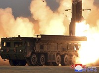 Wow! Rudal Korut, Tank Korsel hingga 'Paus' Raksasa di Suez