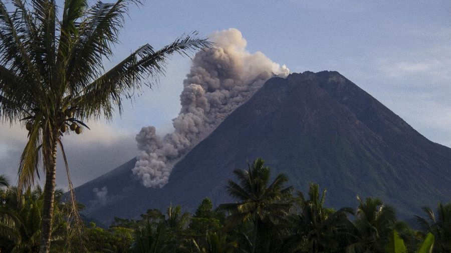 Erupsi Gunung Merapi. (AP/Slamet Riyadi)