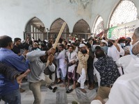 Pecah! Massa Anti Modi, Ricuh di Masjid Dhaka, 4 Orang Tewas