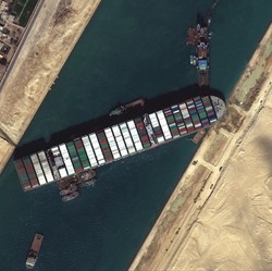 Ever Given Nyangkut di Suez, Mesir Minta Kompensasi Rp 14,5 T