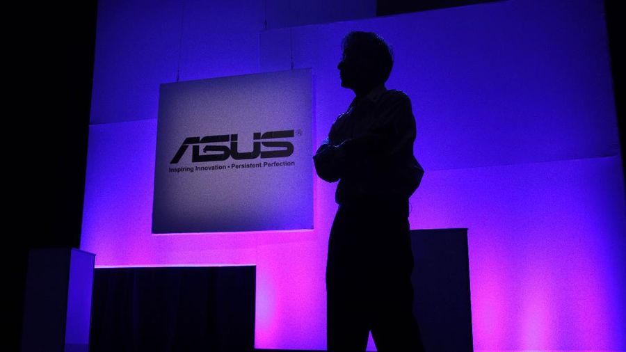 Asus International CEO Jonney Shih presents a demonstration of the company's newest tablets at a press event for the Consumer Electronics Show, Tuesday, Jan. 4, 2011 in Las Vegas. CES officially starts on Thursday and runs through Sunday. (AP Photo/Julie Jacobson)