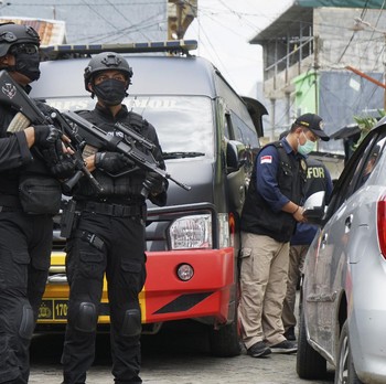 Detik-detik Penggerebekan Rumah Bomber Katedral Makassar