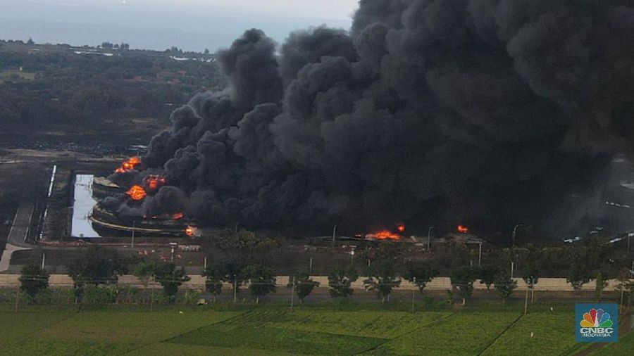 Kebakaran Kilang Minyak Balongan (CNBC Indonesia/Andrean Kristianto)